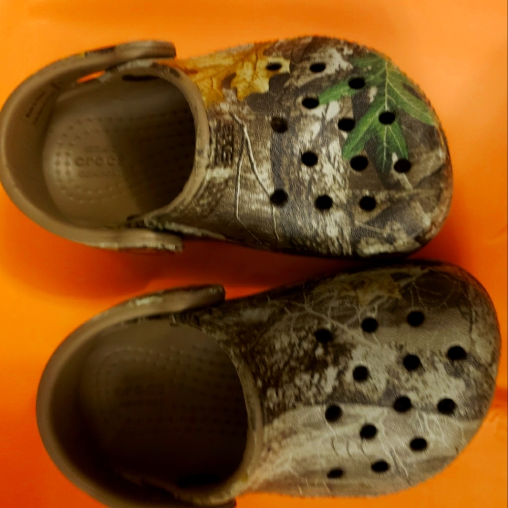 Camouflage baby crocs size 5C